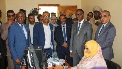 صورة بعد ايام من إقالة مديرها العام ..الوزير الاول يزور بعض مراكز الحالة المدنية