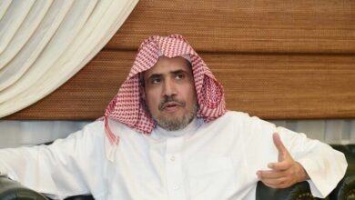 صورة خطيب يوم عرفة يثير جدلا واسعا على مواقع التواصل الاجتماعي.