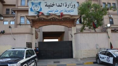 صورة أم تقتل ابنها خنقا وتلقي جثته أمام المنزل