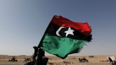 صورة قتلى وإصابات في انفجار سيارة تنقل البنزين في صحراء ليبيا