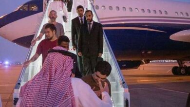صورة مغربي محكوم بالإعدام في أوكرانيا يعانق الحرية بوساطة سعودية