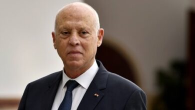 صورة القانون الانتخابي يؤجج التوتر بين الرئيس التونسي والأحزاب