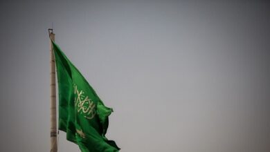 صورة السعودية.. وفاة طفل اختناقا بعد نسيانه في حافلة مدرسية