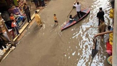 صورة مصر..الإسكندرية تغرق في مياه الأمطار والأهالي يلجأون للقوارب في الشوارع