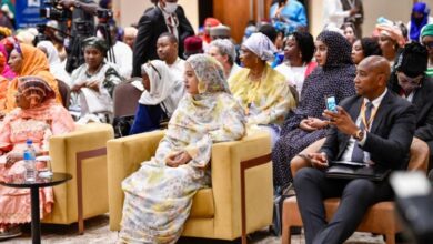 صورة السيدة الأولى :الفجوة الرقمية تمنع ملايين النساء من الوصول إلى التعليم والوظائف والخدمات