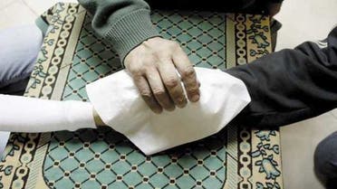 صورة أنجب 12 ابنا.. طبيب شهير يخفي زواجه من 4 سيدات 24 عاما وفيسبوك يكشفه