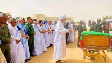 صورة إقامة صلاة الجنازة على جثمان لدركي المصطفى ولد الخضير ولد عبيد