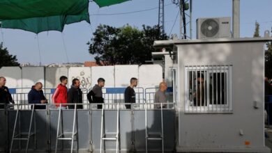 صورة رغم قيود الاحتلال.. آلاف الفلسطينيين يتوافدون على الأقصى بأول جمعة في رمضان