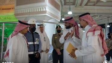 صورة بلغات عدة.. أكثر من 500 فرد يخدمون قاصدي المسجد الحرام