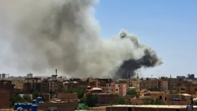 صورة السودان.. ضربات مكثفة وأعمال نهب في الخرطوم ومحادثات هدنة “قد تستمر أياما” في جدة