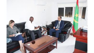 صورة مفوض حقوق الإنسان والعمل الإنساني يجري مباحثات مع الممثلة المقيمة لبرامج الأمم المتحدة