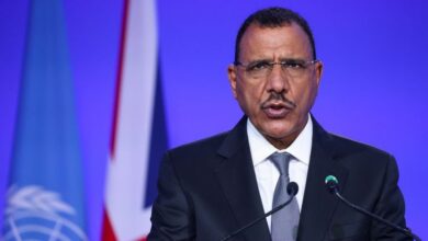 صورة عاجل:جنود من الحرس الرئاسي يحاصرون مكتب الرئيس النيجري بازوم