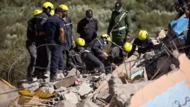 صورة تواصل جهود الإنقاذ بالمغرب والمتضررون يقضون ليلة رابعة بالعراء