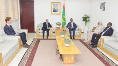 صورة الوزير الأول يجري مباحثات مع السفير الفرنسي لدى موريتانيا