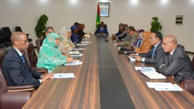 صورة الوزير الأول يجتمع باللجنة المكلفة بمتابعة إصلاح المنظومة التعليمية