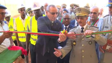 صورة وزير الداخلية يدشن منشآت في روصو ويكروم عميد عمد موريتانيا