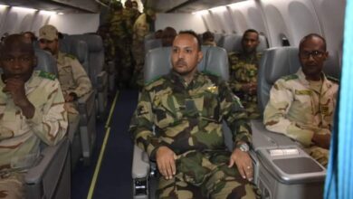 صورة مغادرة العنصر الطلائعي لكتيبة حفظ السلام الثامنة إلى وسط إفريقيا