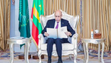صورة رئيس الجمهورية يتسلم رسالة من الرئيس الانتقالي لمالي عاصيمي غويتا