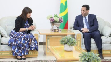 صورة الوزير الأول يستقبل عمدة باريس ضمن فعاليات اجتماع العمد الفرنكفونيين