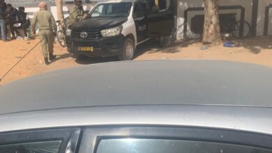 صورة الشرطة تطوق مقر حزب تكتل القوى الديمقراطية وتمنع الدخول والخروج