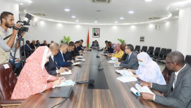 صورة الوزير الأول يترأس اجتماع اللجنة الوزارية لمتابعة المشاريع الكبرى ويشيد بوتيرة التقدم