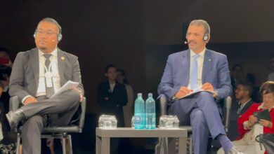 صورة وزير الثقافة يستعرض التجربة الوطنية في ربط الثقافة بالسلام والتعليم خلال ملتقى “موندياكلت 2025” ببرشلونة*