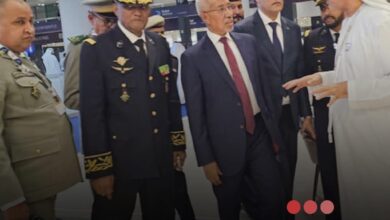 صورة وزير الدفاع يشارك في معرض دبي للطيران ويبحث تعزيز التعاون العسكري مع الإمارات