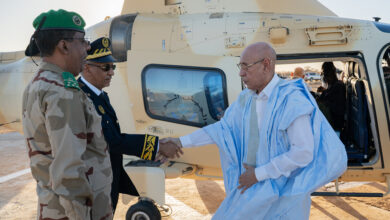 صورة رئيس الجمهورية يصل إلى مدينة أمبود، المحطة الثالثة من زيارة الاطلاع والعمل التي يؤديها لولاية كوركل.