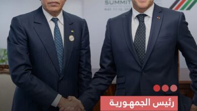 صورة رئيس الجمهورية  يلتقي الرئيس الفرنسي ماكرون على هامش قمة نيروبي