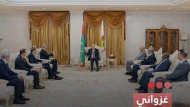 صورة غزواني  يستقبل وفدا مغربيا برئاسة الوزير المكلف بالاستثمار وتقييم السياسات العامة
