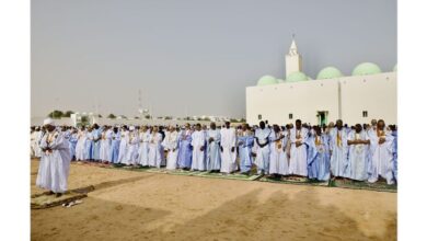 صورة رئيس الجمهورية يؤدي صلاة عيد الأضحى  برحاب جامع بن عباس