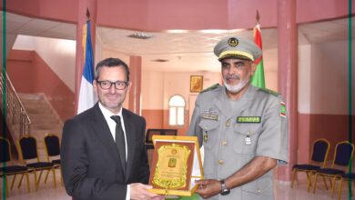 صورة السفير الفرنسي يؤدي زيارة للكلية الوطنية للقيادة والأركان
