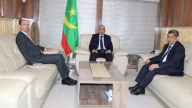 صورة وزير الداخلية يستقبل السفير الإسباني المعتمد لدى موريتانيا
