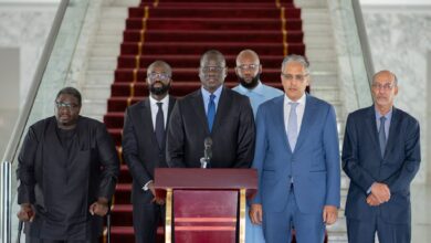 صورة وزير الطاقة السنغالي  يسلم غزواني رسالة من نظيره ويؤكد تطابق المصالح بين البلدين