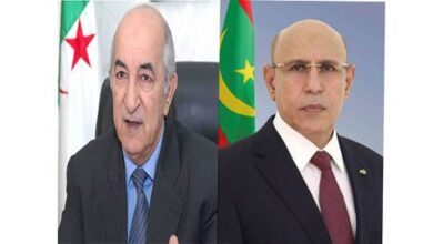 صورة رئيس الجمهورية يهنئ رئيس الجمهورية الجزائرية الديمقراطية الشعبية بمناسبة احتفال بلاده بعيدها الوطني.