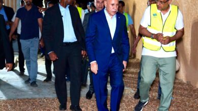 صورة رئيس الجمهورية يعاين أضرار محطة التحويل بنواكشوط الغربية ويوجه بتسريع إعادة الكهرباء