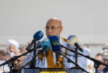 صورة رئيس الجمهورية في اكجوجت: خط الكهرباء عالي الجهد بين نواكشوط وازويرات يدخل الخدمة خلال الأسبوع الجاري
