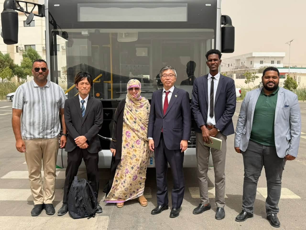 السفير الياباني يطلع على خدمات شركة النقل العمومي ويبحث تعزيز التعاون