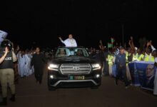 صورة رئيس الجمهورية يحظى باستقبال شعبي حاشد في بنشاب ضمن محطته الأخيرة بولاية إينشيري