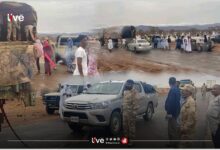 صورة وحدات عسكرية في تيرس زمورتنقذ عالقين وتؤمّن محور «افديرك – اتواجيل» بعد انقطاعه بفعل السيول