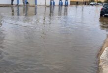 صورة سيول الأمطار تشل أسواقا ومرافق حيوية بنواذيبو.. واستنفار رسمي لشفط المياه