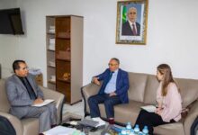 صورة مدير الوكالة الموريتانية للأنباء وسفير روسيا يبحثان تعزيز التعاون الإعلامي