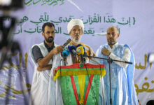 صورة الشيخ محمد الحافظ النحوي يدعو للتمسك بأخلاق القرآن وتدبره في حفل مسابقة رباط الفتح