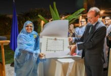 صورة إسبانيا توشح رئيسة جهة نواكشوط بوسام «إيزابيلا» الرفيع تقديرا لجهودها التنموية